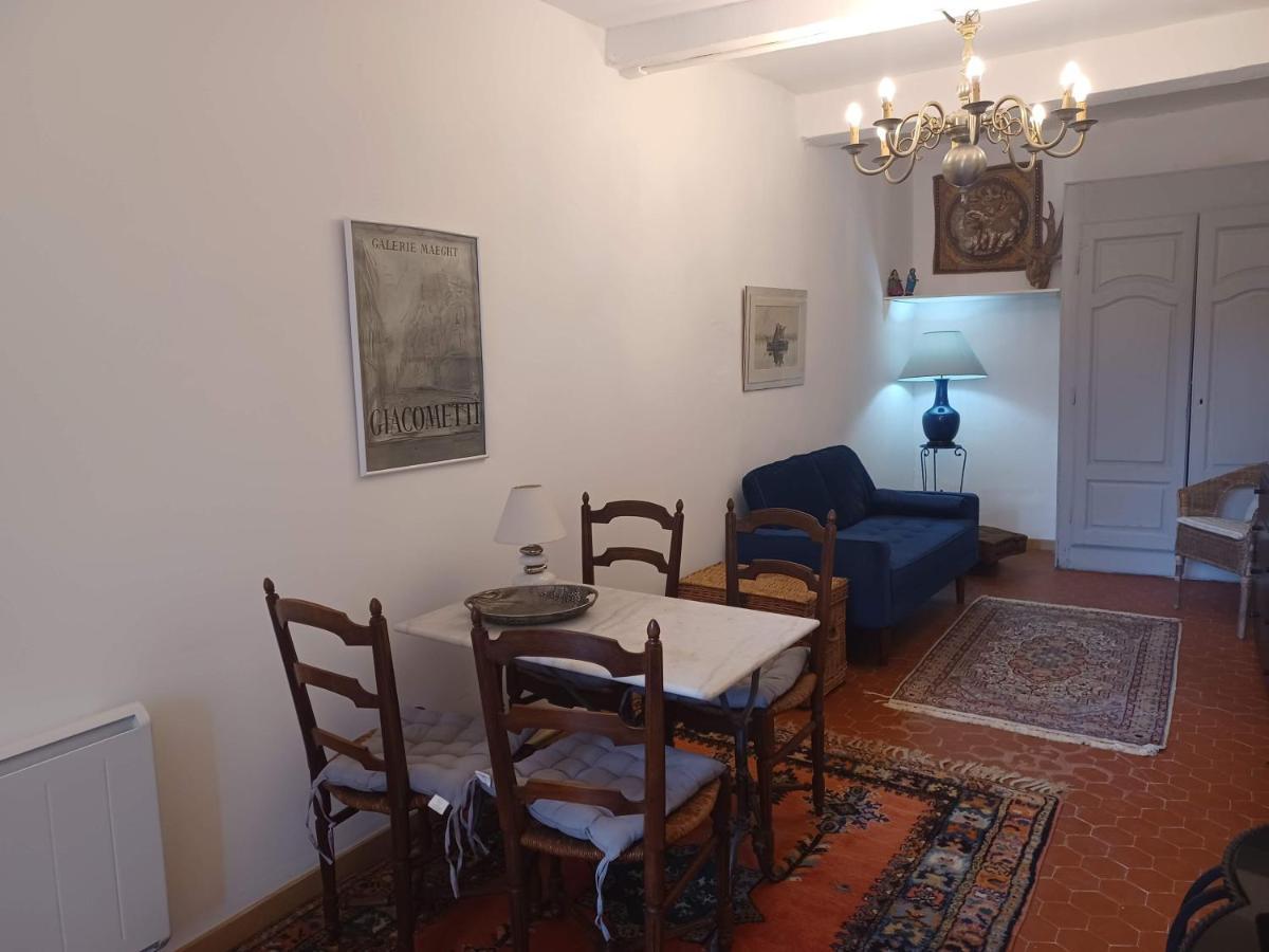 L'Horloge Διαμέρισμα Aups Δωμάτιο φωτογραφία
